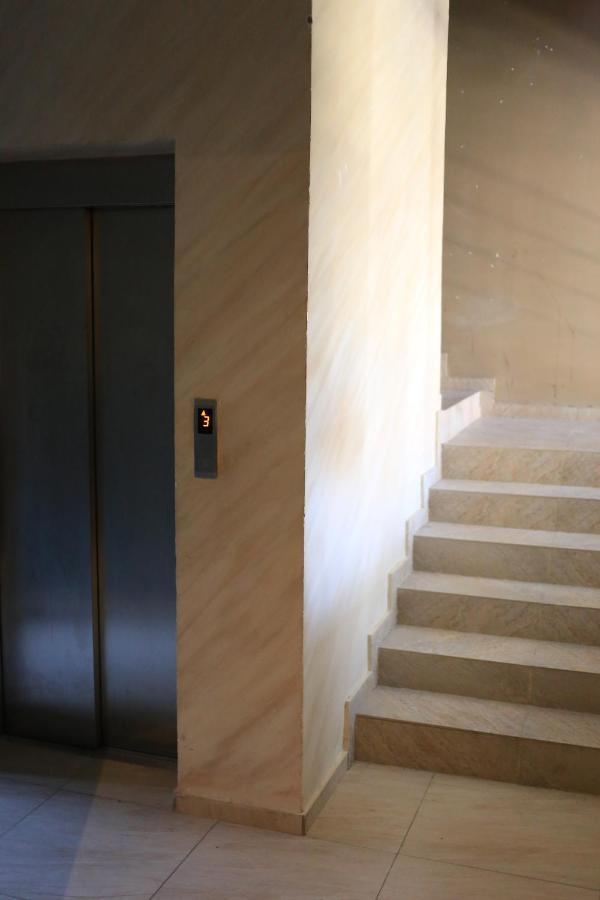 Downtown Apartment Κουτάισι Εξωτερικό φωτογραφία